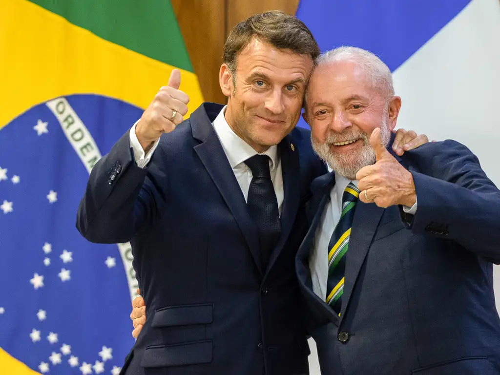 O presidente da França, Emmanuel Macron, é recebido pelo presidnete Luiz Inácio lula da Silva, em cerimônia oficial no Palácio do Planalto. Foto: Fabio Rodrigues- Pozzebom/Agência Brasil