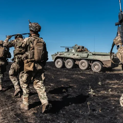 Soldados húngaros em exercício militar da OTAN em Veszprém. (Foto: NATO North Atlantic Treaty Organization / Flickr)