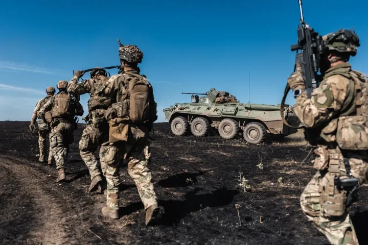 Soldados húngaros em exercício militar da OTAN em Veszprém. (Foto: NATO North Atlantic Treaty Organization / Flickr)