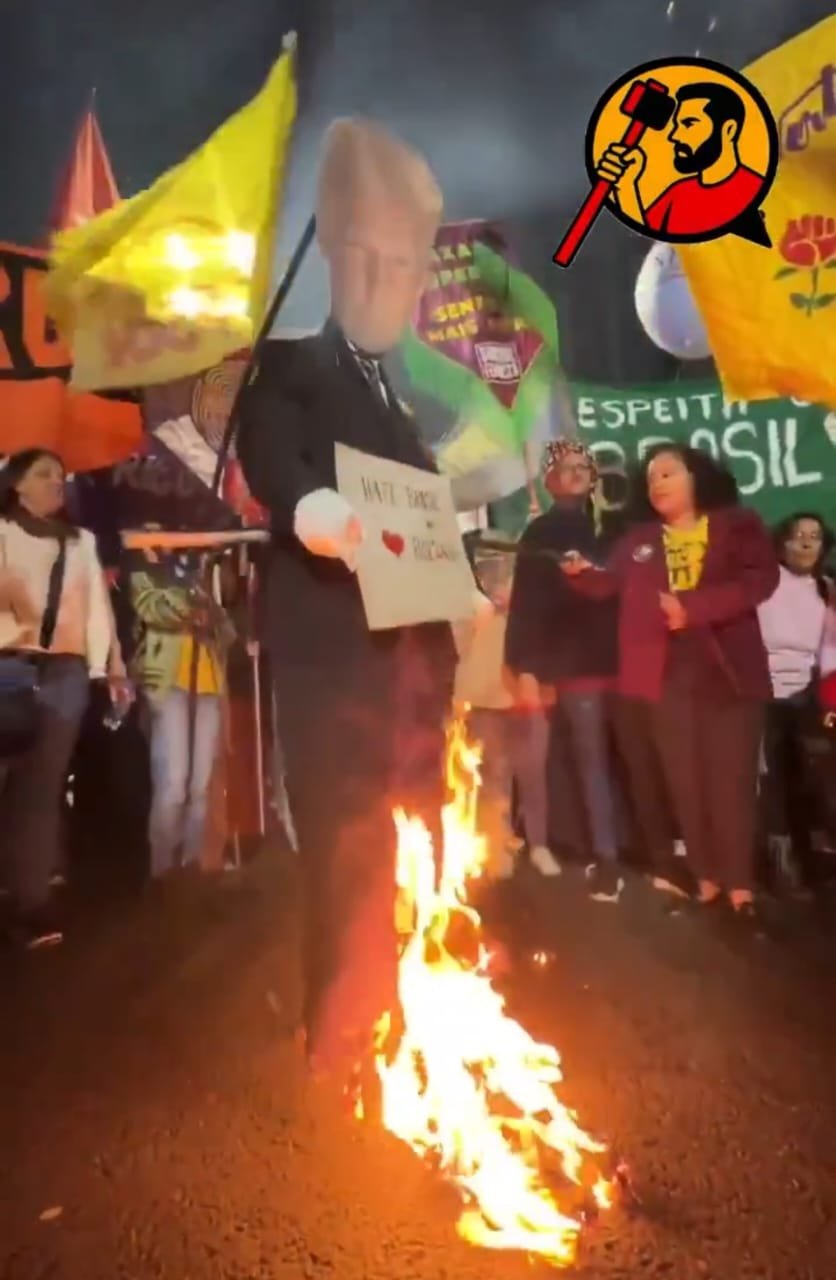 Frente Povo Sem Medo e MTST lideram protesto que durou horas, criticando tarifaço, extrema-direita e Congresso
