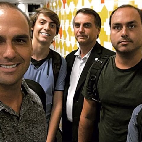 Da esquerda para a direita, Eduardo, Renan, Jair, Carlos e Flávio, os integrantes masculinos do clã Bolsonaro Divulgação - Diário Carioca