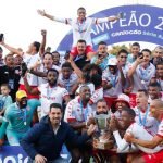 Bangu recebe a premiação da Série A2 Loterj (Crédito: Úrsula Nery/Agência FERJ)