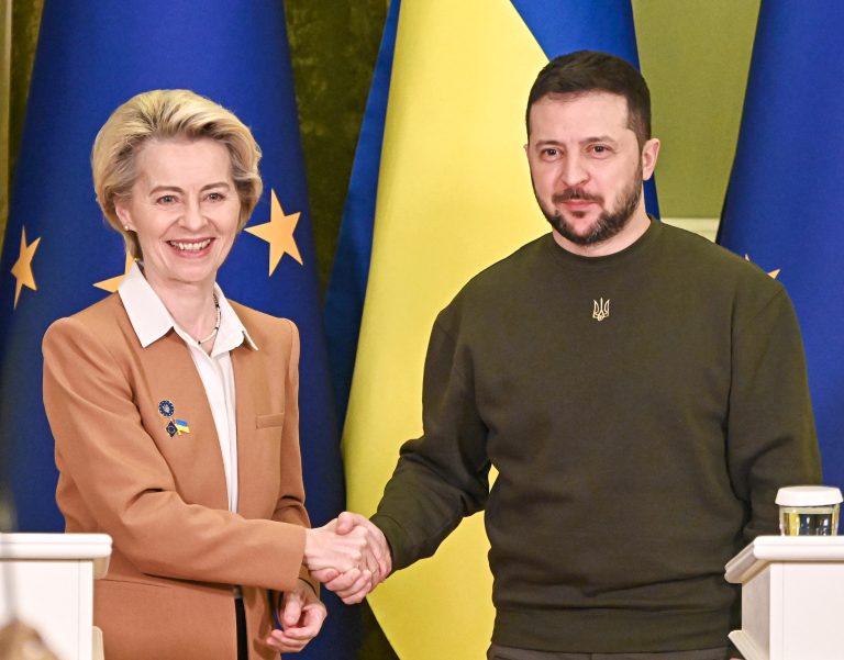 Ursula Von der Leyen e Volodymyr Zelenskyy