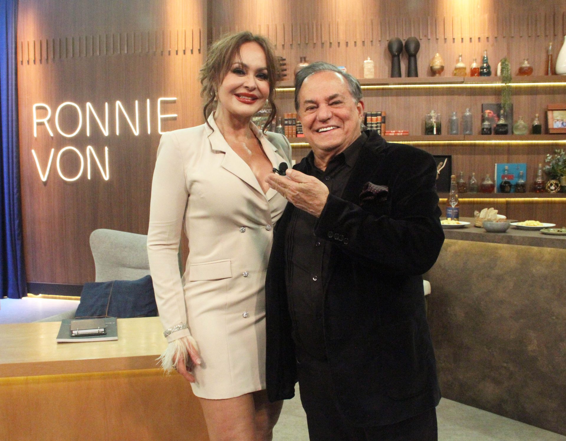 Gabriela Spanic e Ronnie Von - Créditos: Divulgação RedeTV!