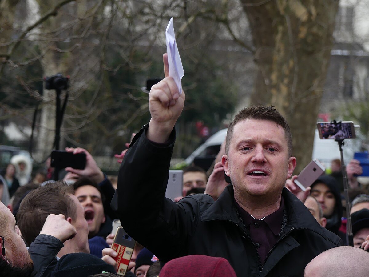 Ativista de extrema direita Tommy Robinson é preso em Londres