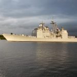 Cruzador USS Lake Erie cruza o Canal do Panamá e integra operação dos EUA nas Caraíbas contra o governo Maduro.