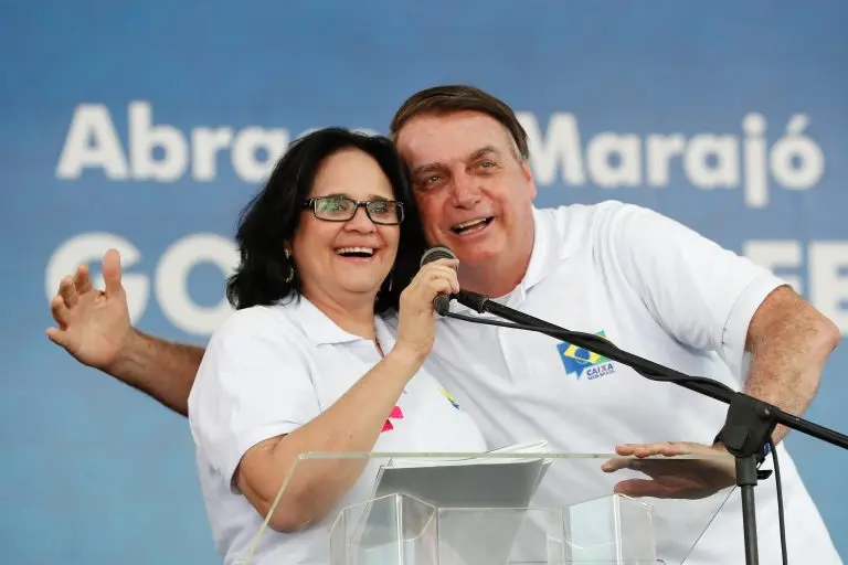 Damares Alves, então ministra dos Direitos Humanos, e Jair Bolsonaro, então presidente, em 2020. Foto: Alan Santos/PR