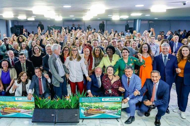 Lula defende dívida pública para combater a fome e promete ser “mais esquerdista”