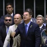 Sóstenes Cavalcante admite que bolsonaristas mentiram sobre acordo para pautar anistia.