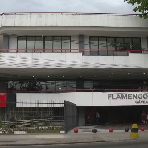 Sede do Flamengo: clube foi multado por despejo irregular de esgoto na Lagoa — Foto: Reprodução/RJ2