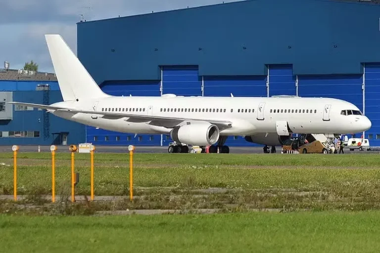 Talíria Petrone e Túlio Gadêlha querem que governo explique pouso de avião da Força Aérea dos EUA em Porto Alegre, usado em missões sigilosas.
