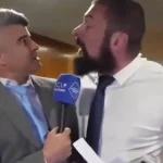 Guga Noblat sendo agarrado pelo pescoço por Paulo Bilynskyj. Foto: reprodução