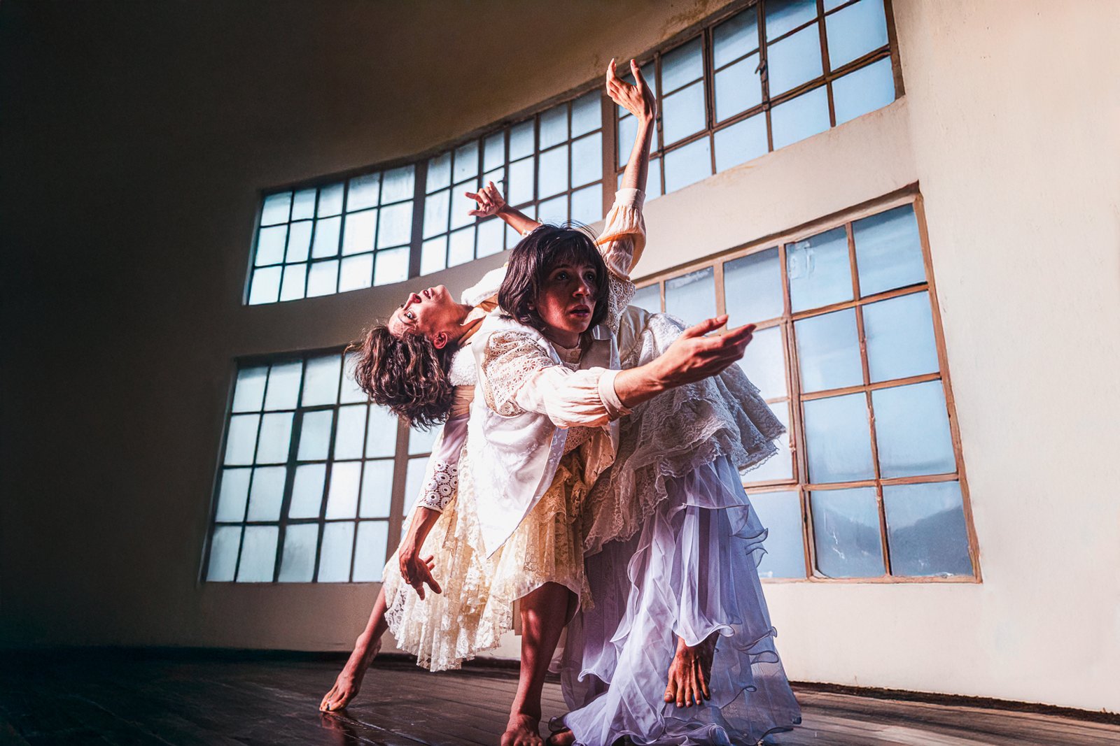 "Pequeno Arsenal" reflete o corpo feminino a partir de fotografias de manicômios | Diário Carioca Espetáculo de dança "Pequeno Arsenal" reflete sobre representações do corpo femi nino a partir de fotografias de manicômios do século XIX e obras de artistas contemporâneas.