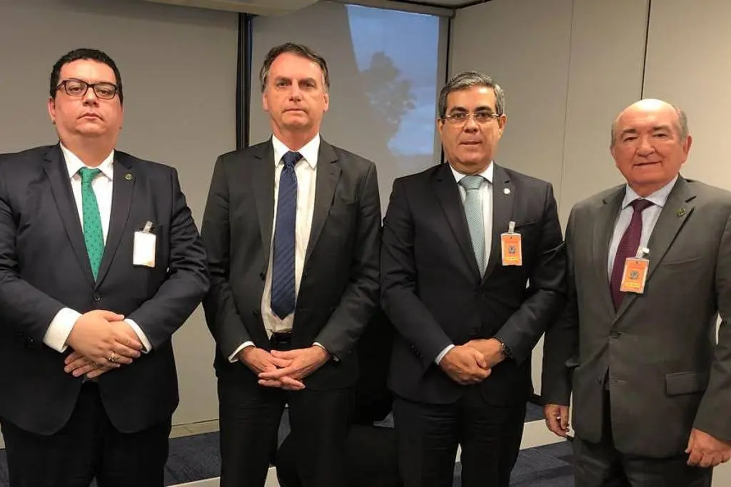 Representantes dos peritos do INSS durante reunião com o então presidente eleito, Jair Bolsonaro, em 11 de dezembro de 2018 na sede da transição. Foto: Divulgação/ANMP
