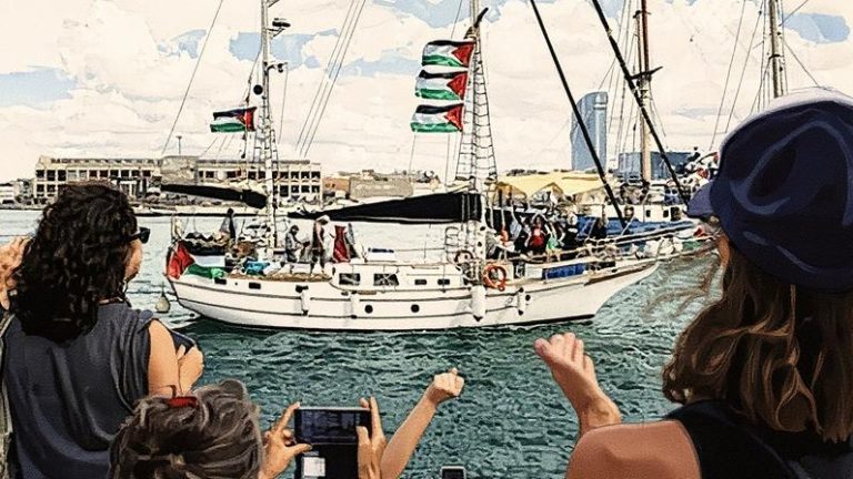 Expedição humanitária com Greta Thunberg e Ada Colau volta a Barcelona após tempestade no Mediterrâneo. Missão levava suprimentos para Gaza.