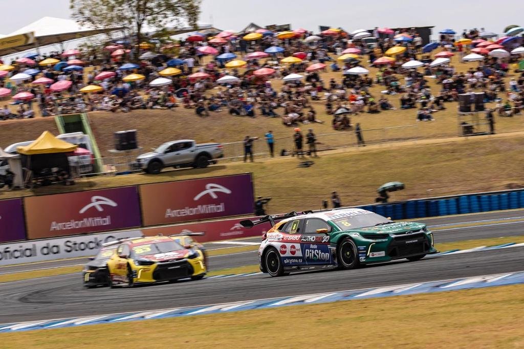 Stock Car: Falha eletrônica tira chance de pódio de Rafael Suzuki | Diário Carioca Suzuki acelera no Velocitta (Renato Mafra)