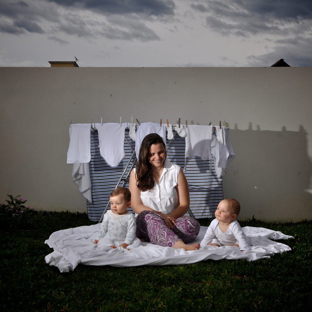 Projeto “Madonnas e Fridas” dá voz à maternidade real por meio da arte e da fotografia