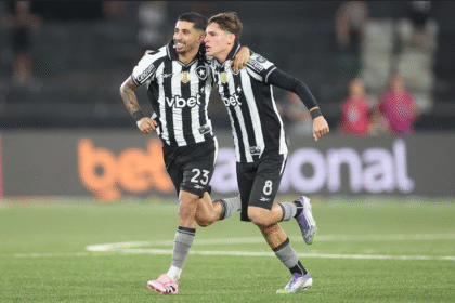 Mesmo com um a menos, Botafogo venceu o Atlético-MG por 1 a 0 no Nilton Santos, com gol de Santiago Rodríguez e grande atuação de Léo Linck.