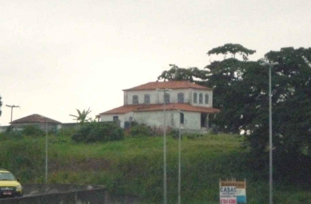 Fazenda do Engenho Dágua. À esquerda, o viaduto inicial da Linha Amarela