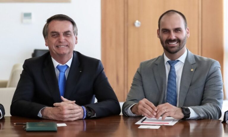Jair e Eduardo Bolsonaro - Foto: PR