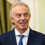 Tony Blair é cotado para governar provisoriamente Gaza em plano de transição de cinco anos elaborado por Donald Trump, condicionado a cessar-fogo com o Hamas.