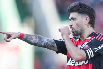 Arrascaeta comemorando gol. Foto: Gilvan de Souza/Flamengo