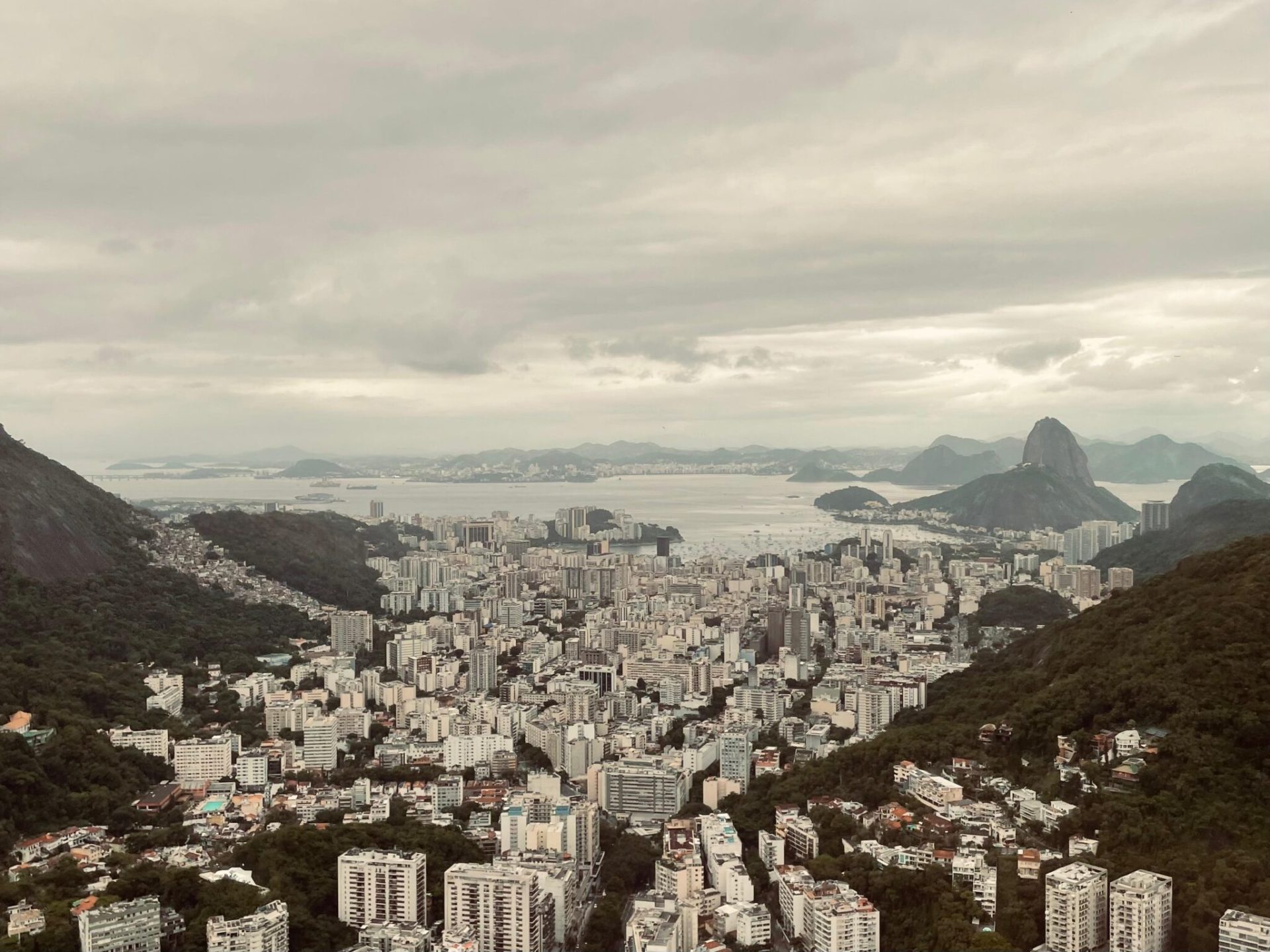 Céu nublado a parcialmente nublado, sem chuva, com ventos moderados a fortes, marca a previsão do tempo no Rio de Janeiro entre 08 e 11 de setembro. - Diário Carioca