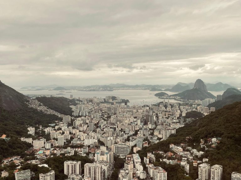 Céu nublado a parcialmente nublado, sem chuva, com ventos moderados a fortes, marca a previsão do tempo no Rio de Janeiro entre 08 e 11 de setembro. - Diário Carioca