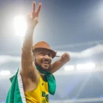 Petrúcio Ferreira celebra vitória nos 100m da classe T47, no Mundial de Nova Déli | Foto: Alessandra Cabral / CPB