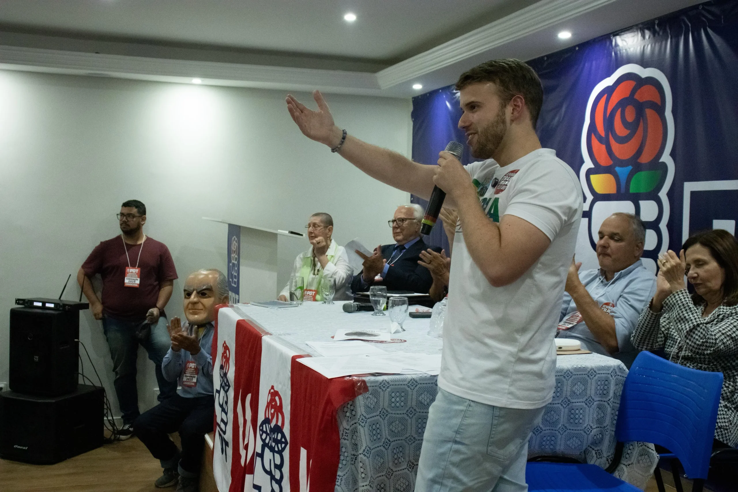 Leo Lupi é eleito presidente municipal do PDT no Rio de Janeiro | Diário Carioca Em convenção, Leo Lupi é eleito presidente municipal do PDT no Rio de Janeiro