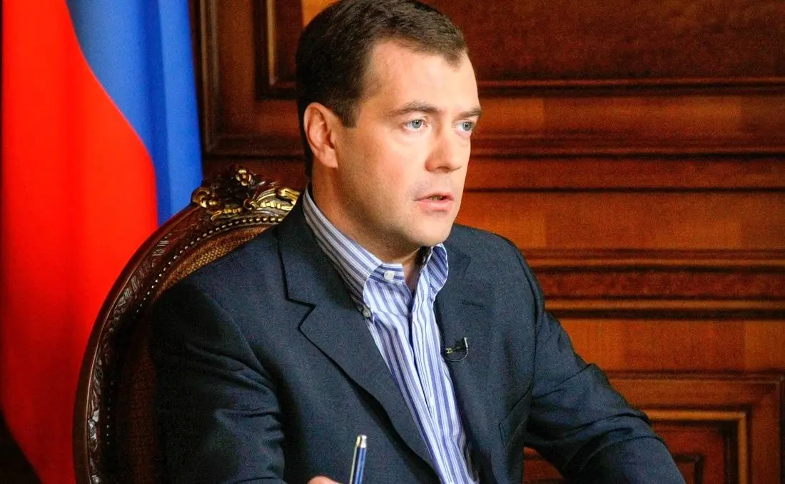 Dmitry Medvedev alerta que guerra contra a Rússia pode levar ao uso de armas de destruição em massa. Entenda a ameaça à Europa.