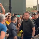 O ex- presidente Jair Bolsonaro chega ao hospital para procedimento. Foto: Reprodução/ SBT News