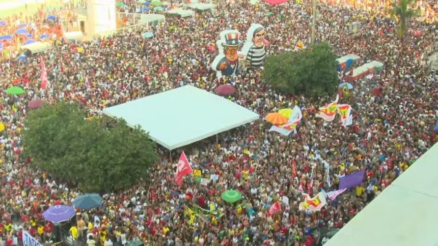 Multidão lota a Praia de Copacabana em ato contra a PEC da Blindagem e Projeto da Anistia — Foto: Reprodução / TV Globo
