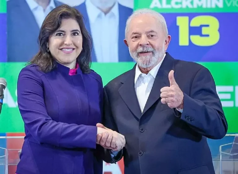 Simone ao lado de Lula - Foto: Divulgação PT