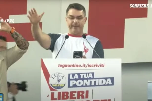 Flávio Bolsonaro em ato da ultradireita na Itália. Créditos: Reprodução / Youtube