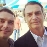 Flávio, o senador, e Jair Bolsonaro, o ex-presidente. - Foto: Divulgação