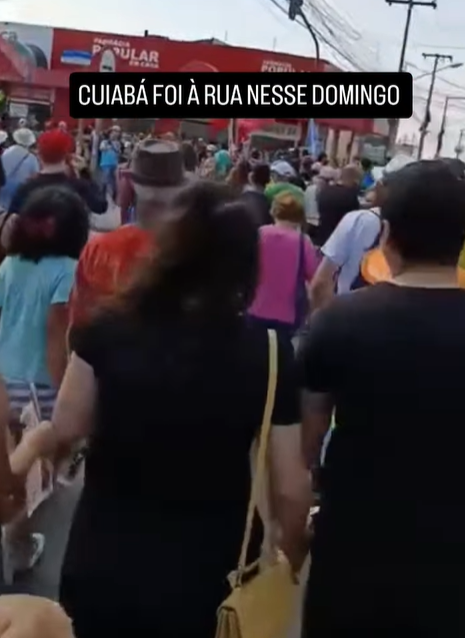 Milhares de pessoas protestam no centro da capital mato-grossense contra retrocessos da Câmara e exigem justiça.
