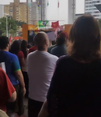 Nem chuva afastou os moradores de Itajaí (SC), que tomaram as ruas contra a PEC da Blindagem e o PL da Anistia, projetos que aumentam a impunidade de políticos e golpistas.