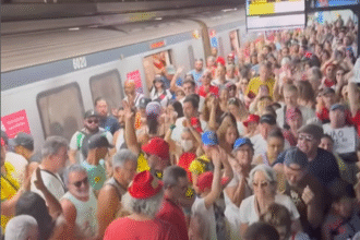 Milhares ocupam o metrô de Copacabana e marcham até a praia em ato contra a PEC da Blindagem e o PL da Anistia, com artistas da MPB liderando protesto histórico no Rio.