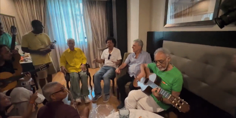 Em Copacabana, Chico Buarque, Gilberto Gil, Caetano Veloso e Djavan ensaiam juntos para o protesto contra a PEC da Blindagem e a anistia a Bolsonaro e golpistas.