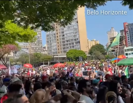 Em Belo Horizonte, 50 mil pessoas protestaram contra a PEC da Blindagem e a anistia para Bolsonaro e golpistas, com trios elétricos, shows e críticas ao Congresso.