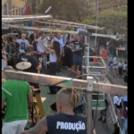 Em Copacabana, Marina Sena canta Brasil!, de Cazuza e Gal Costa, para milhares de pessoas em protesto contra a PEC da Blindagem e a anistia a Bolsonaro.