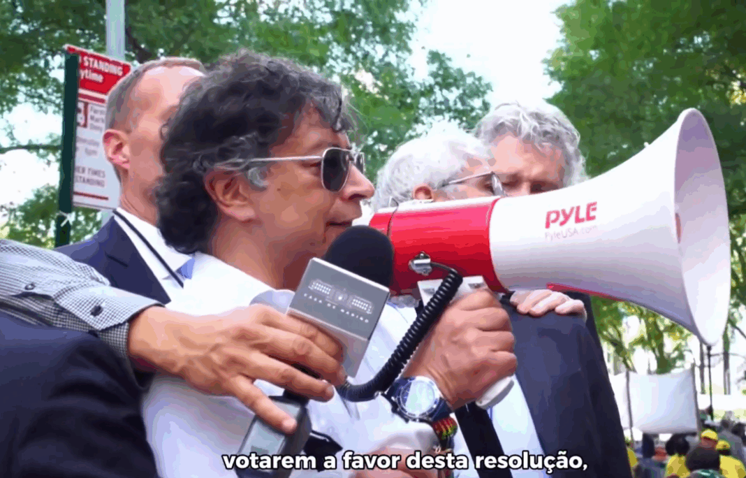Departamento de Estado dos EUA suspende visto do presidente colombiano Gustavo Petro por suposta incitação à violência em Nova York. Departamento de Estado dos EUA suspende visto do presidente colombiano Gustavo Petro por suposta incitação à violência em Nova York.