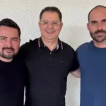Paulo Figueiredo, Sóstenes Cavalcante e Eduardo Bolsonaro em encontro em Miami — Foto: Reprodução