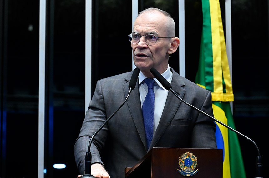 Senador Fabiano Contarato discursa sobre legislação de trânsito