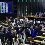 O Senado Federal aprova a segunda fase da regulamentação da reforma tributária, estabelecendo o comitê gestor do IBS e isenção para nanoempreendedores, antes de seguir para a Câmara.