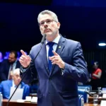 Relator da proposta, senador Alessandro Vieira (MDB-SE), é policial civil. — Foto: Waldemir Barreto/Agência Senado)