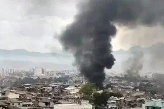 Barricadas em chamas em reação à Operação Contenção — Foto: Reprodução/TV Globo