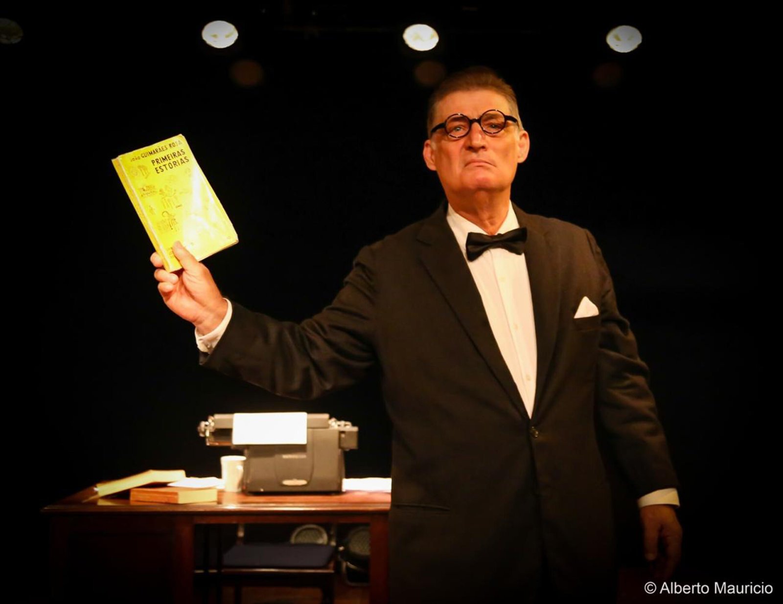 Giuseppe Oristanio como Guimarães Rosa - Foto: Alberto Mauricio