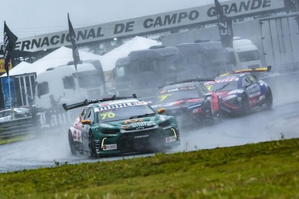 Suzuki acelera na pista molhada de Campo Grande (Renato Mafra)